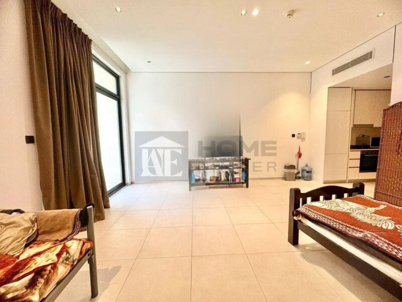 Apartment for Sale in Beverly Residence 1 - Jumeirah Village Circle, Dubai - Modern Studio | Terrace | Vacant on Transfer at 720000 AED