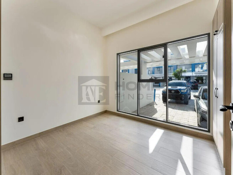 Townhouse for Rent in Santorini's - Damac Lagoons, Dubai - Unfurnished | Modern Layout | Balcony View at 170000 AED
