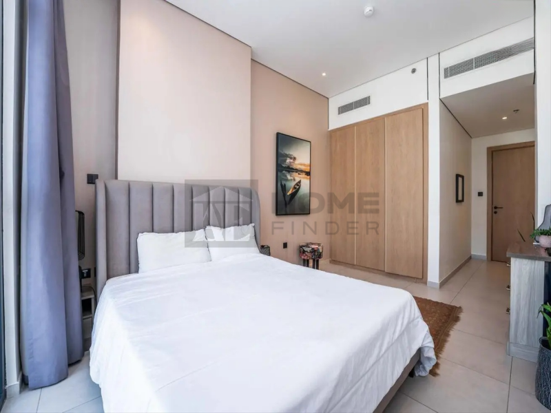 Apartment for Sale in Beverly Residence 1 - Jumeirah Village Circle, Dubai - Pool View | Vacant Now | Study | Large Terrace at 1940000 AED