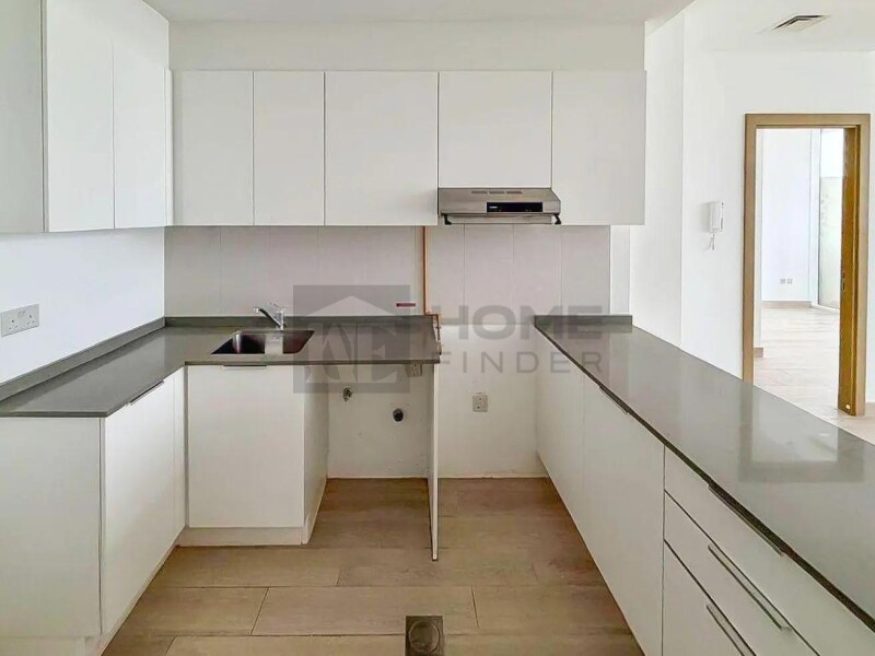 Apartment for Sale in BLOOM TOWERS A - JVC, Dubai - Vacant | High Floor | Great Views at 2100000 AED