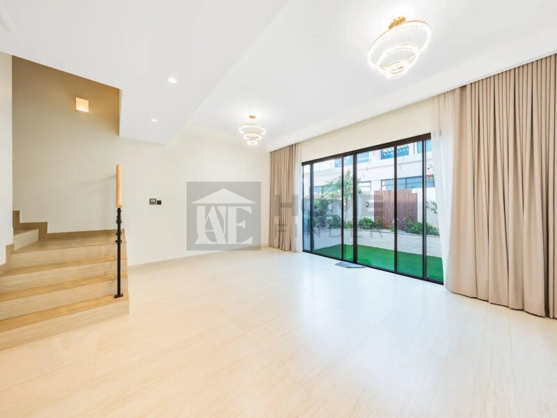 Townhouse for Rent in Santorini 2 - Damac Lagoons, Dubai - End Corner | L Shape Gurden | 5BR + Maid | at 200000 AED