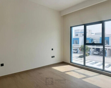 Corner 5 Bed Next To Large Green Cul-De-Sac